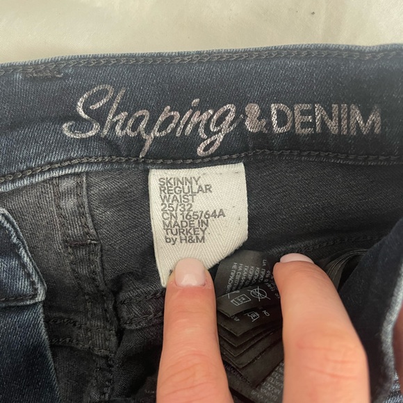 H+M dark denim shaping jeans 25x32 - Picture 4 of 5